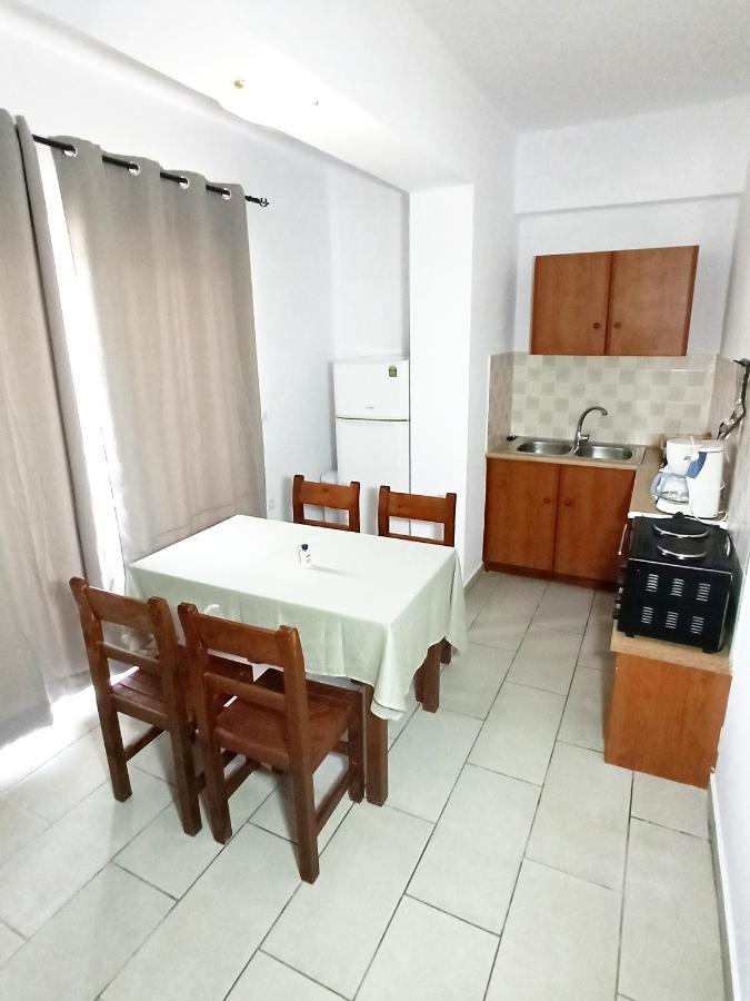 Villa Pouliezos Apartments Аликанас Экстерьер фото