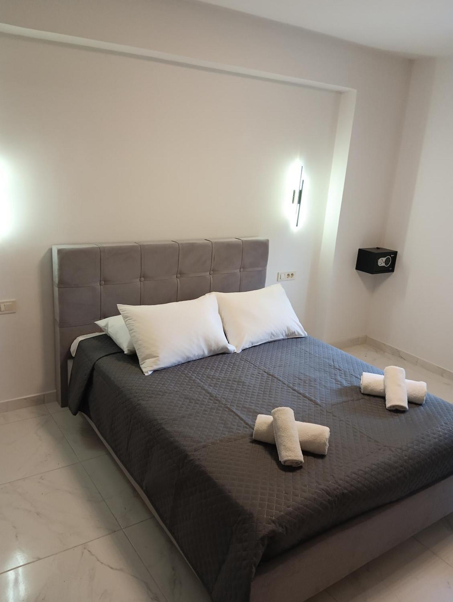 Villa Pouliezos Apartments Аликанас Экстерьер фото